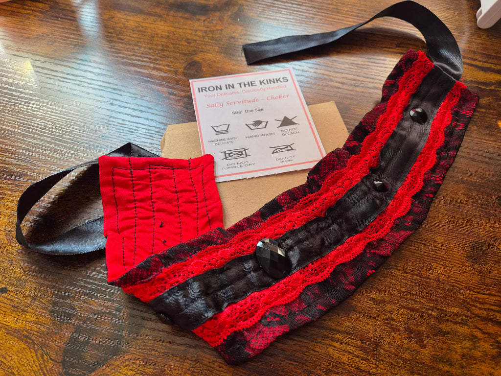 Sally Servitude: collar