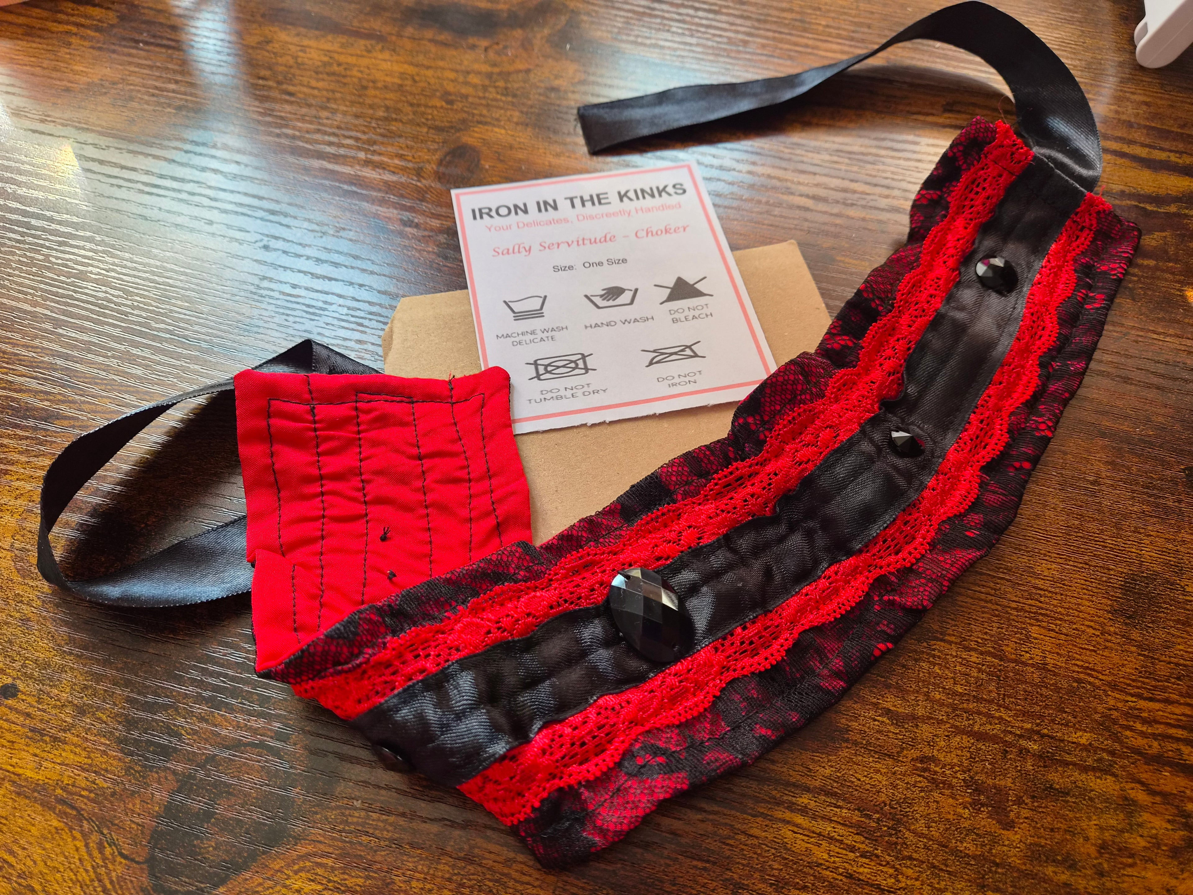 Sally Servitude: collar